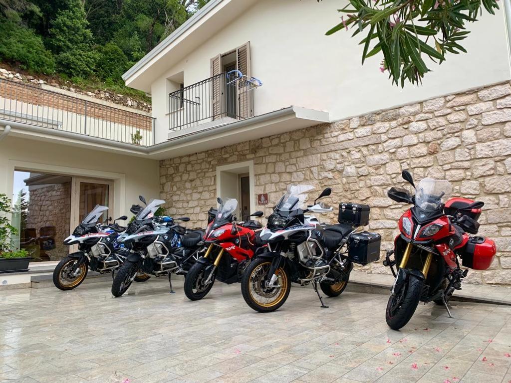 באוני Tarsis Guest House מראה חיצוני תמונה